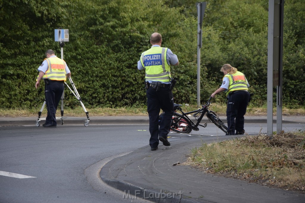 VU PKW Rad Koeln Porz Gremberghoven Alter Deutzer Postweg Josef Lindner Weg P08.JPG - Miklos Laubert